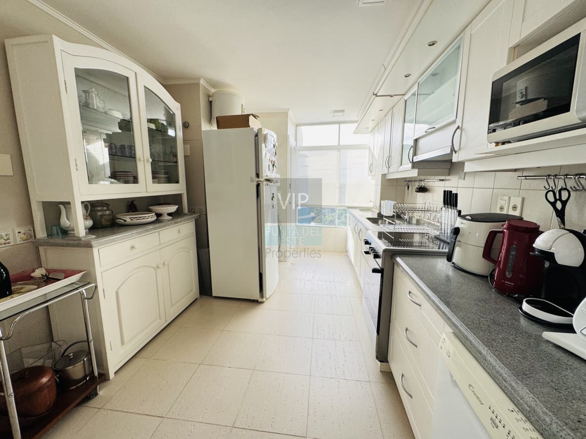 Venta Apartamento Piso Alto 3 dormitorios Con Vista