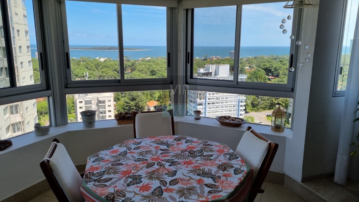 Venta Apartamento 3 dormitorios y Servicio Reciclado Punta del Este