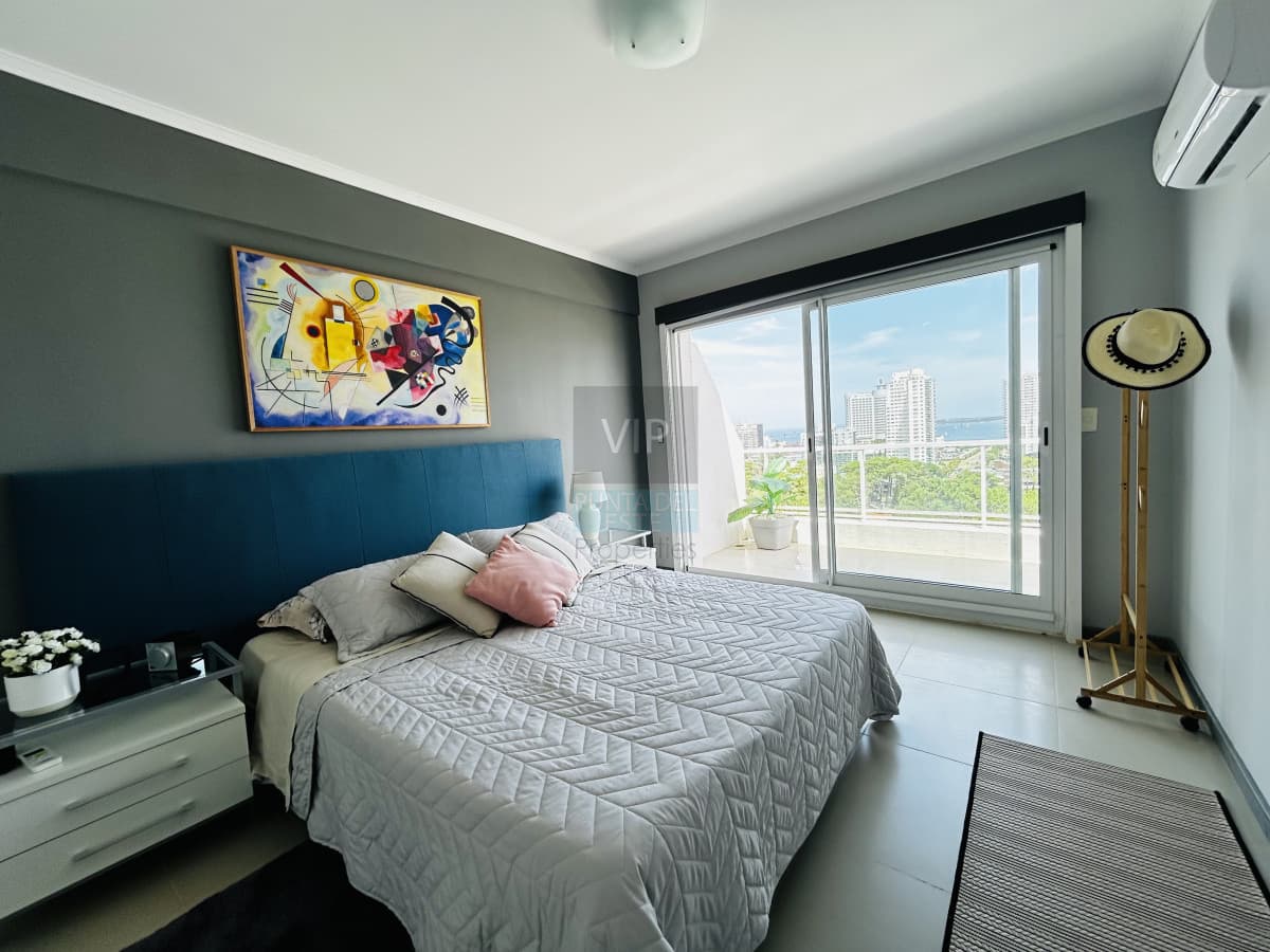 Venta de Penthouse de 3 dormitorios con vista al mar en Aidy grill - Punta del Este