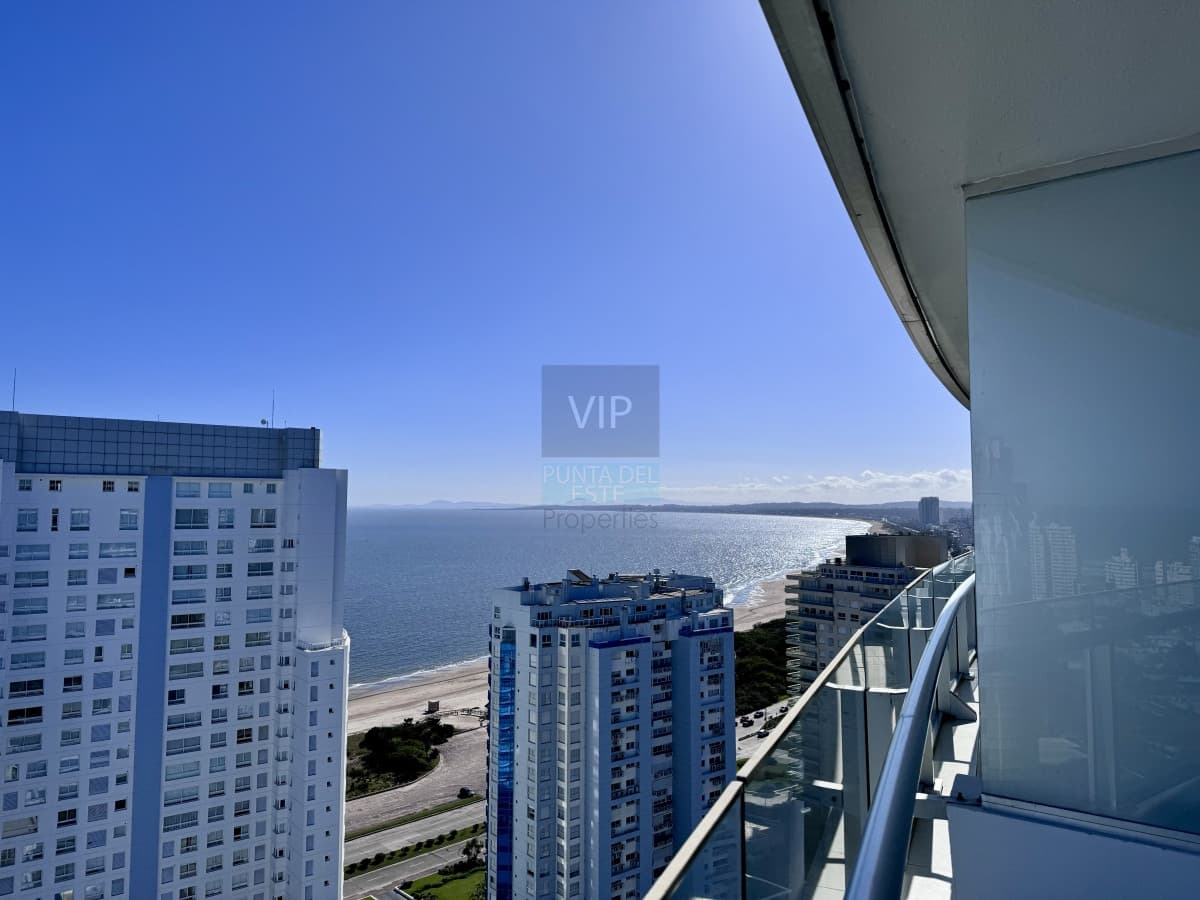 Oportunidad - Apartamento 3 dormitorios con vista al mar Playa Mansa - Punta del Este