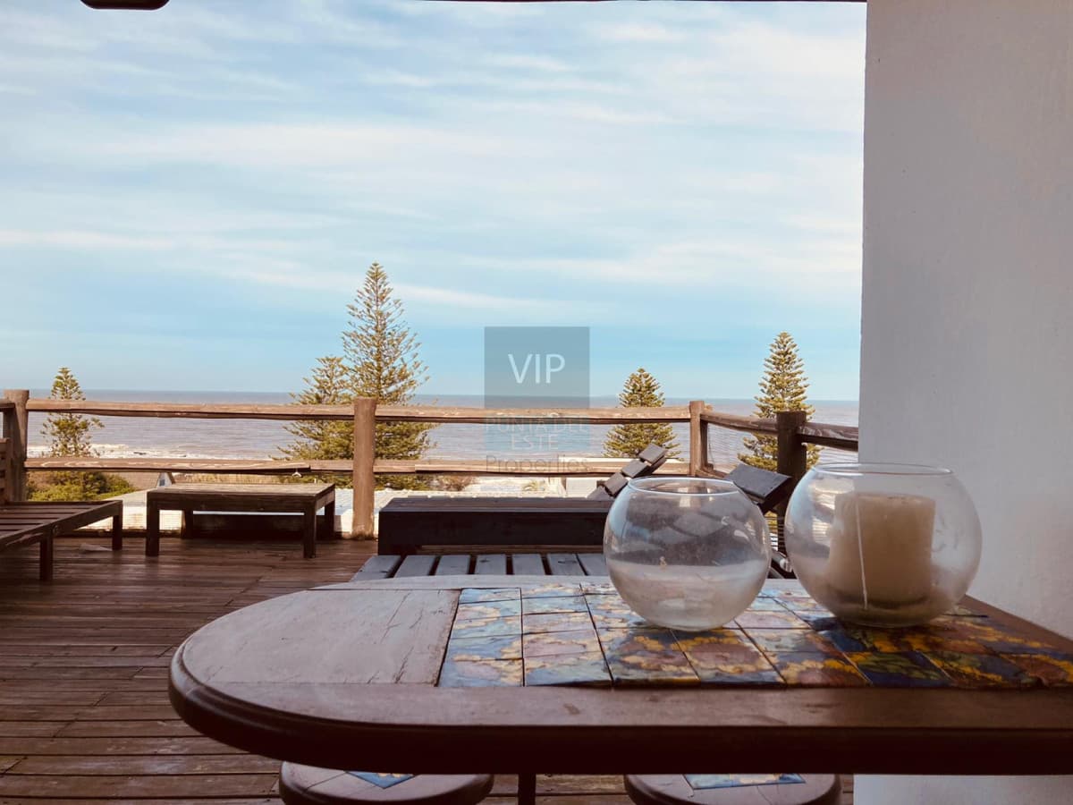 Alquiler verano apartamento de 3 dormitorios + servicio, con vista al mar.