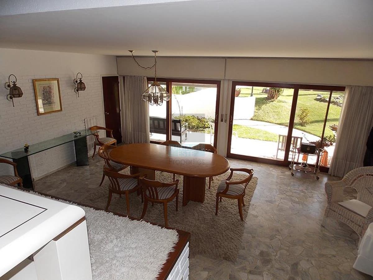 Venta casa de 4 dormitorios en Playa Mansa Punta del Este
