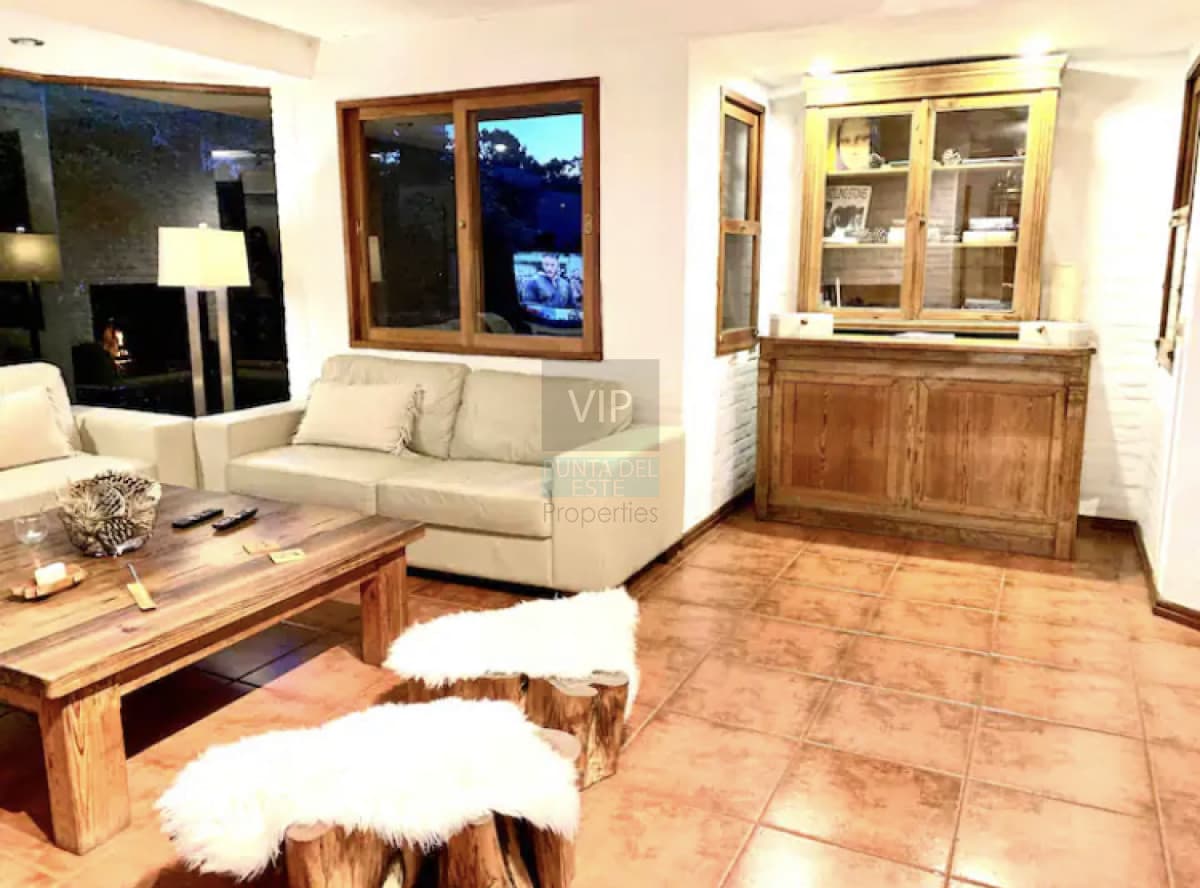 Alquilo hermosa casa de 4 dormitorios en Montoya a 100 m del mar