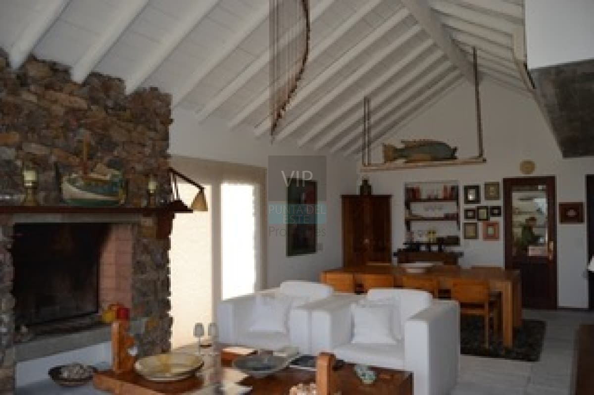 Venta casa 4 dormitorios Punta Piedras