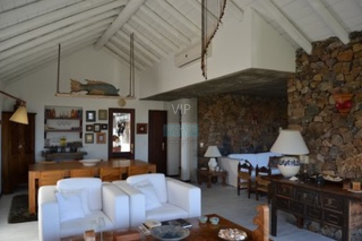 Venta casa 4 dormitorios Punta Piedras