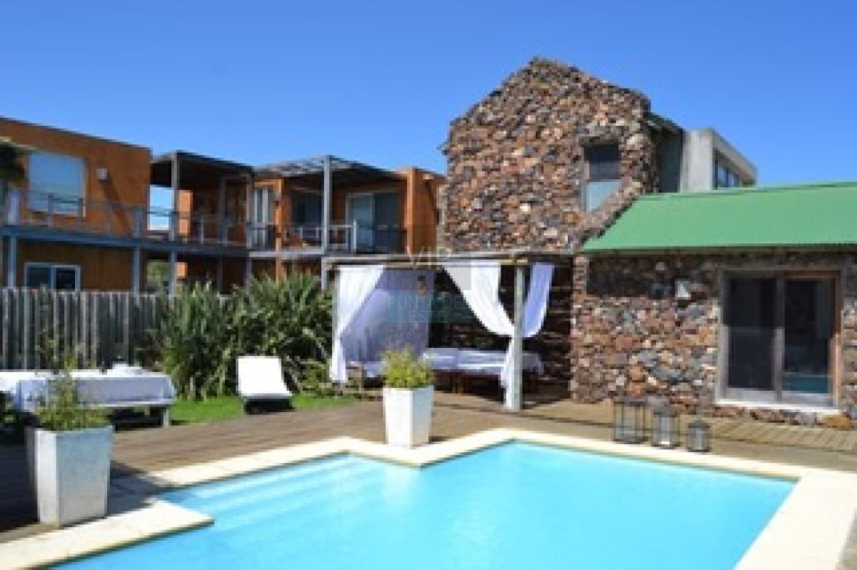 Venta casa 4 dormitorios Punta Piedras