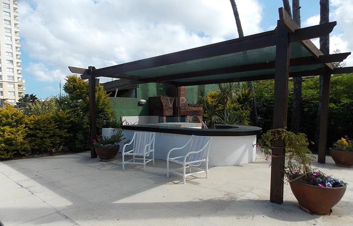 Venta casa de 4 dormitorios en Playa Mansa Punta del Este