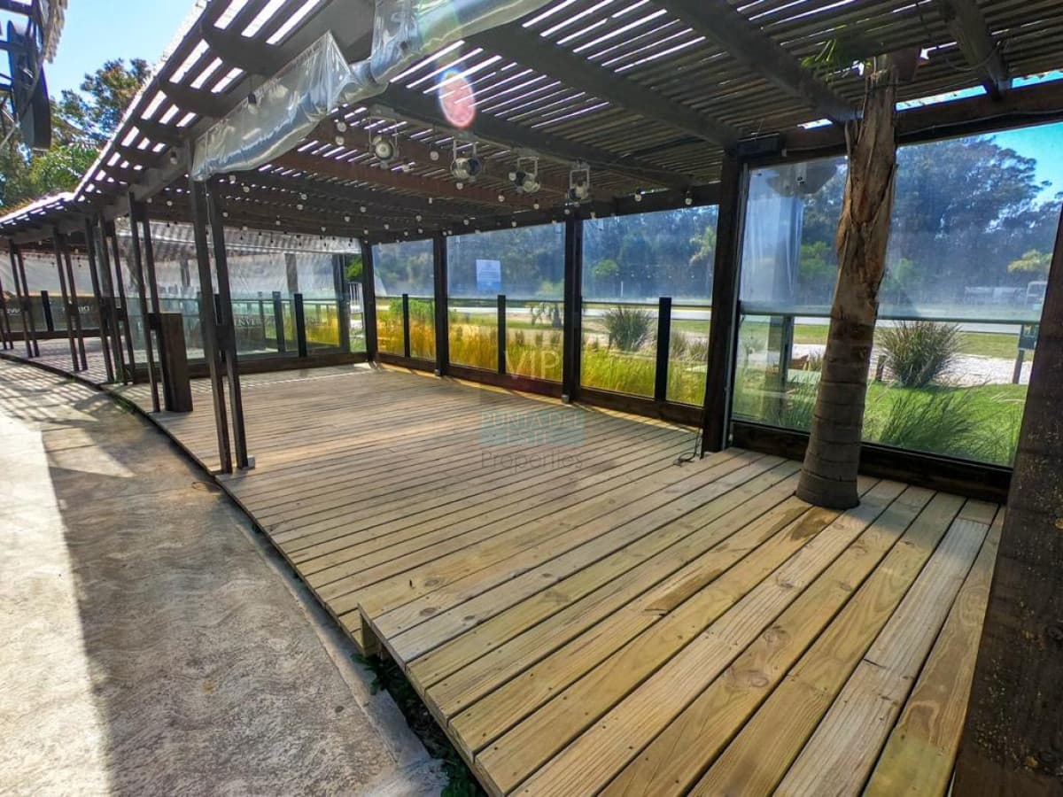 Venta local en Punta Ballena