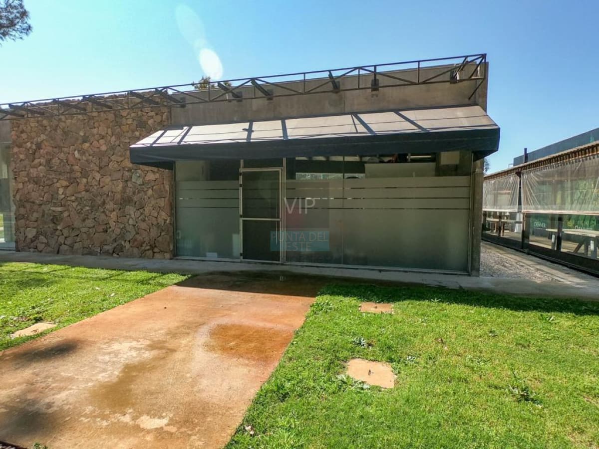 Vendo local en Solanas