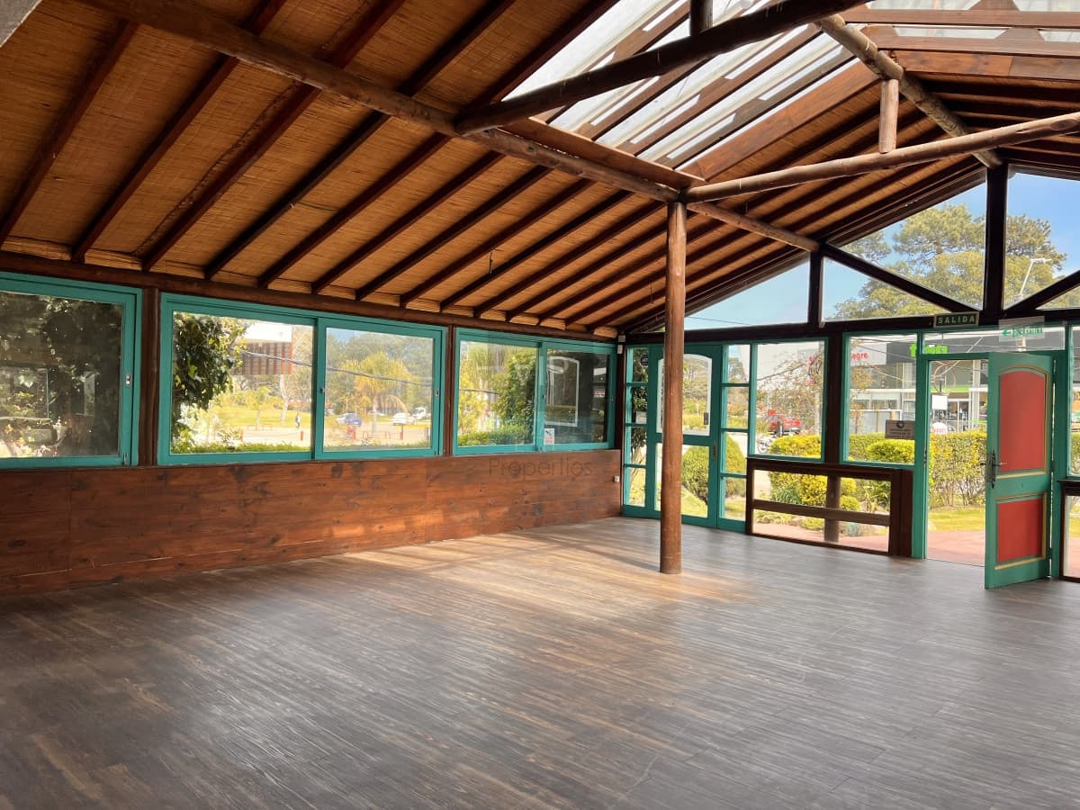 Venta local en Punta del Este Uruguay