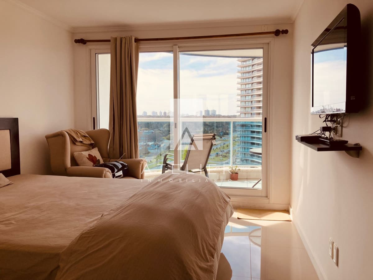 Vendo departamento de 2 dormitorios en Boulevard, cerca del mar y de los servicios