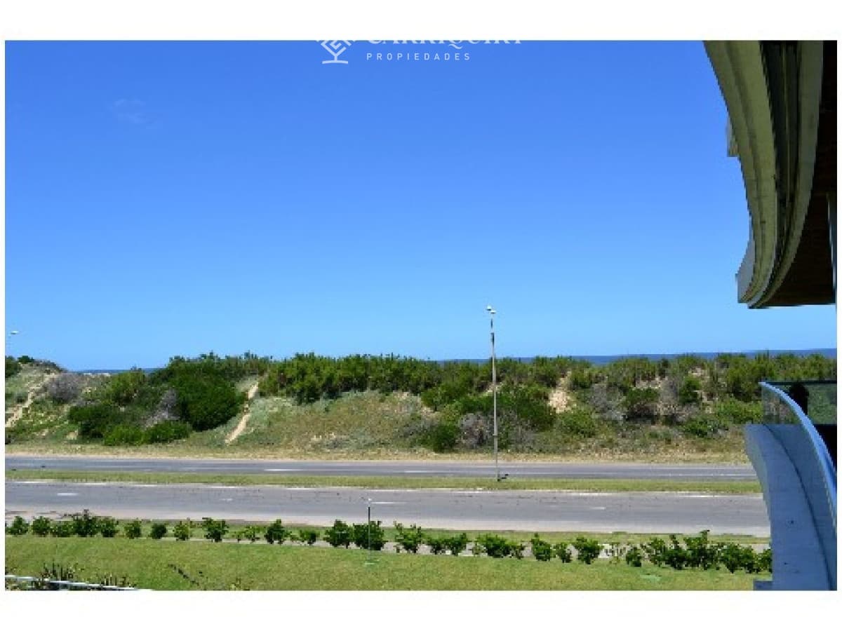 OPORTUNIDAD EN MARIGOT BRAVA 3 DORMITORIOS MAS SERVICIO  -