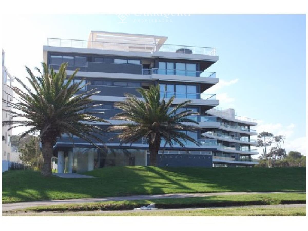 OPORTUNIDAD EN MARIGOT BRAVA 3 DORMITORIOS MAS SERVICIO  -