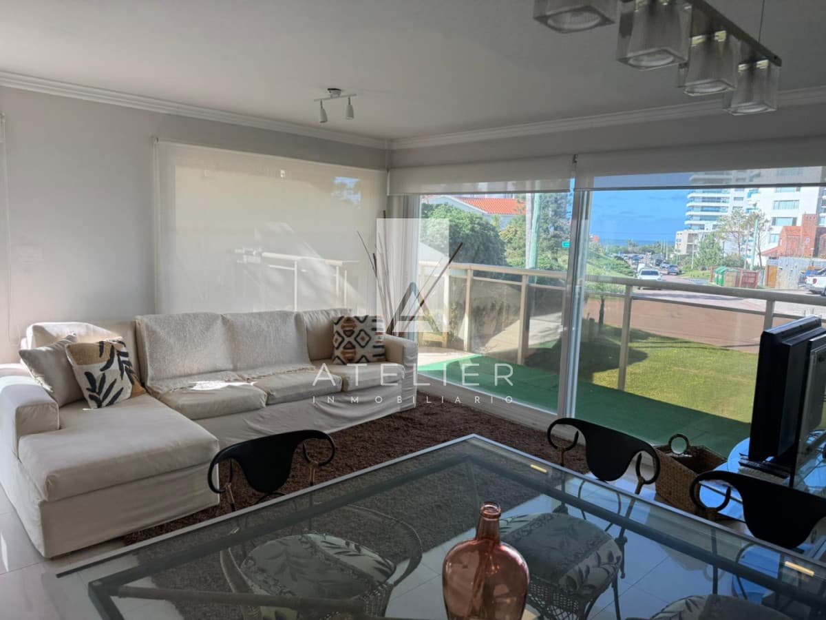 Oportunidad !! con amplia terraza con parrillero y vista al mar