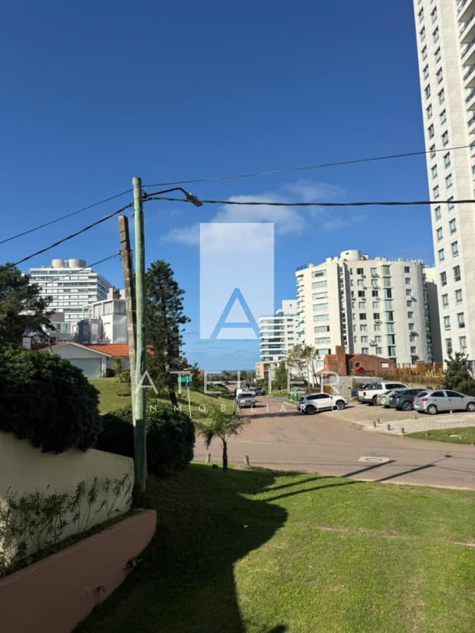 Oportunidad !! con amplia terraza con parrillero y vista al mar