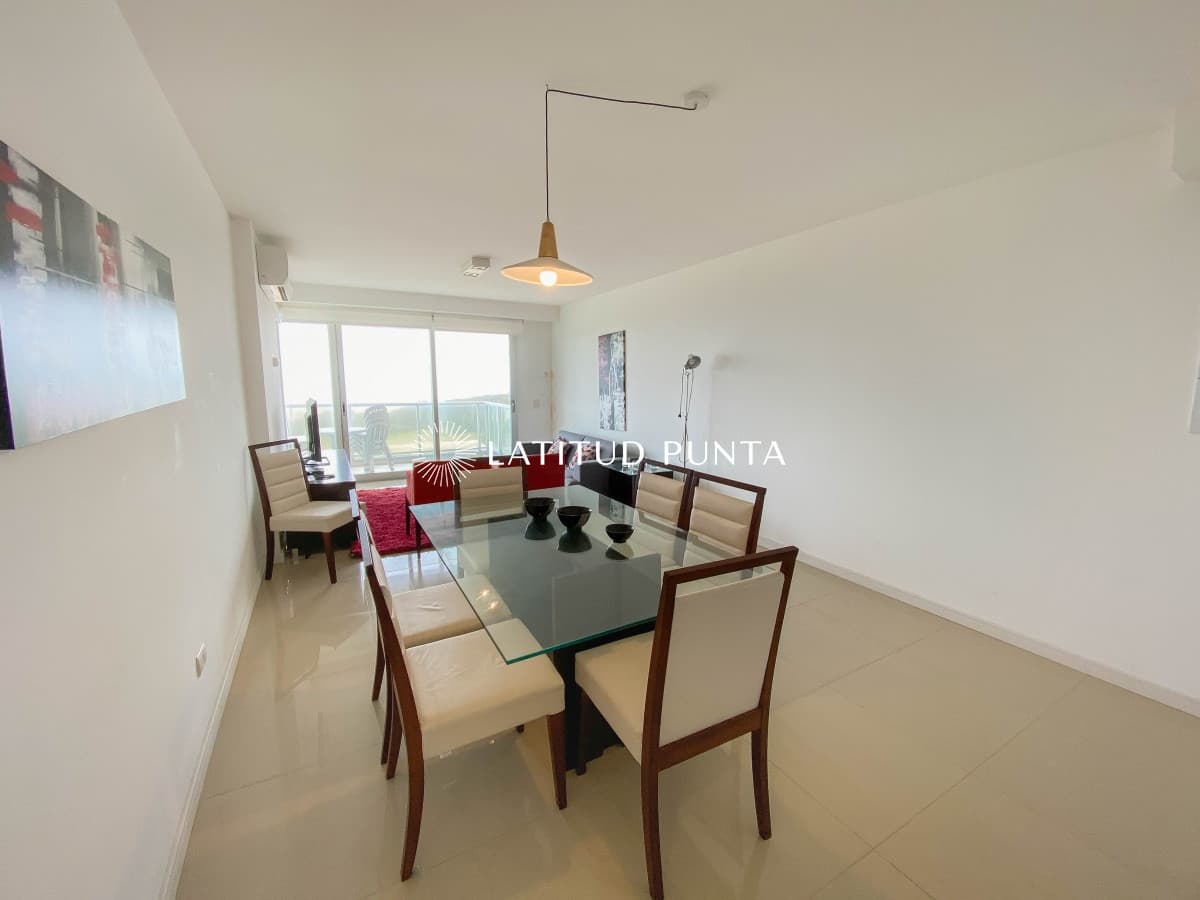 Primera linea, apartamento de tres suites