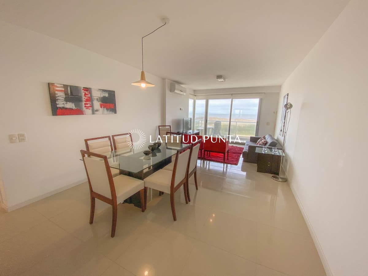 Primera linea, apartamento de tres suites