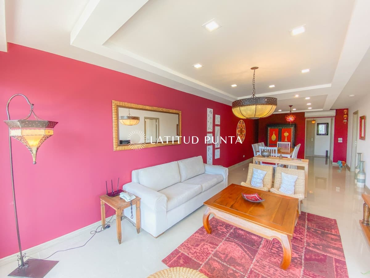 Apartamento en Brava, dos suites mas toilette con vista al mar