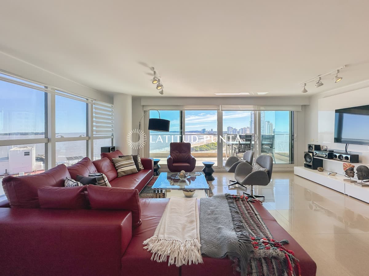Piso alto en Mansa, 3 suites más dependencia