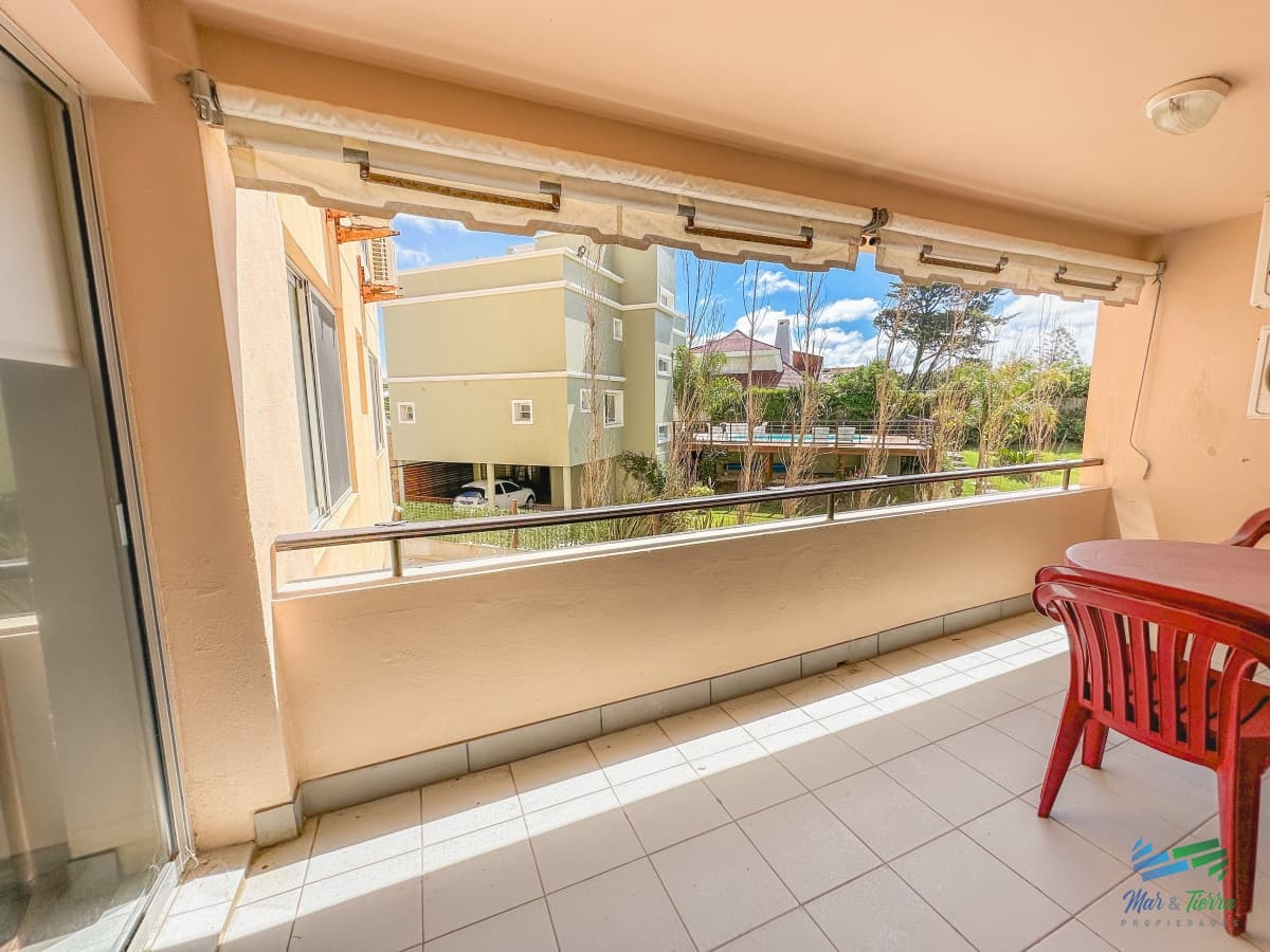 En venta apartamento de 3 dormitorios frente al mar en Pinares, Punta del Este