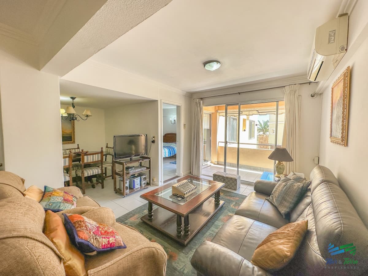 En venta apartamento de 3 dormitorios frente al mar en Pinares, Punta del Este