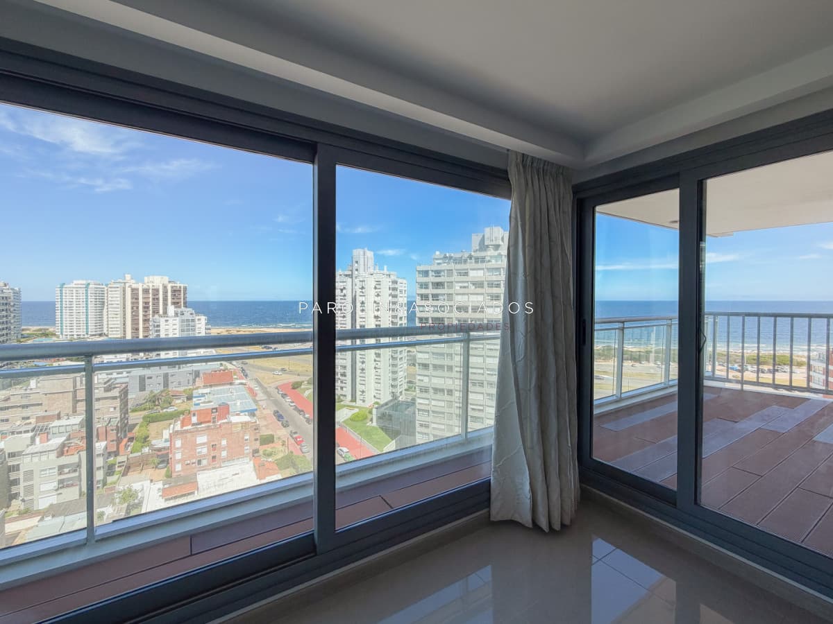 Piso alto en Brava, 2 dormitorios en suite