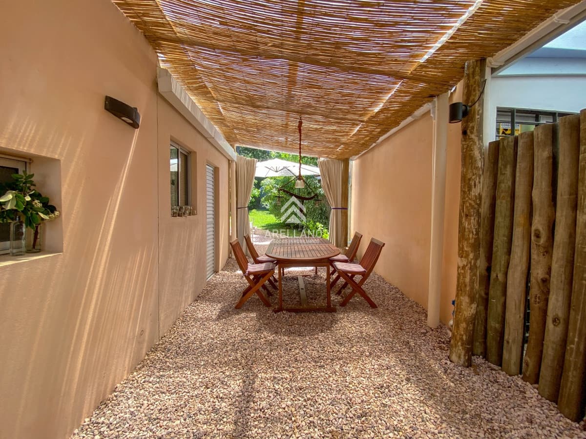 Casa ID.5474 - Venta Casa en Parque Burnett, 2 dormitorios