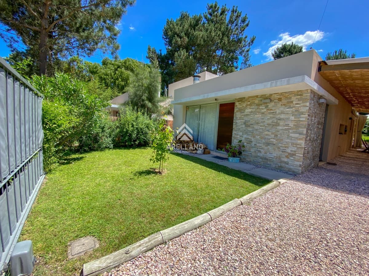 Casa ID.5474 - Venta Casa en Parque Burnett, 2 dormitorios