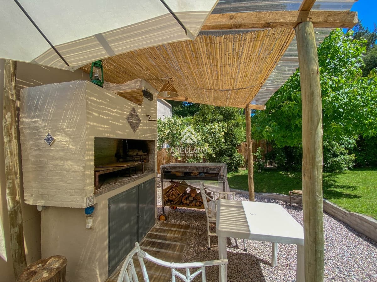 Casa ID.5474 - Venta Casa en Parque Burnett, 2 dormitorios