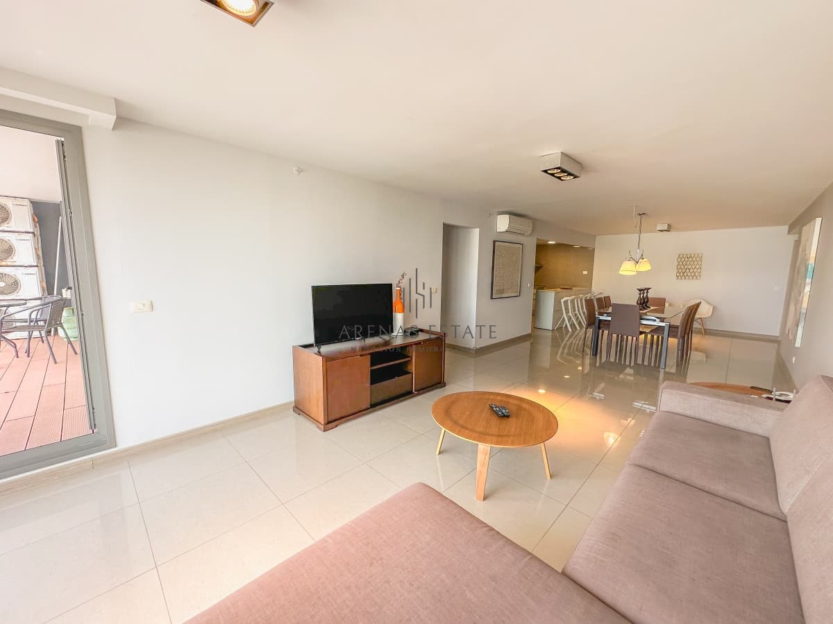 Apartamento ID.4377 - Piso alto en Brava, 3 dormitorios