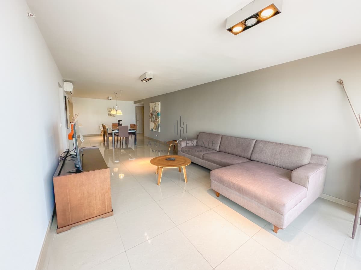 Apartamento ID.4377 - Piso alto en Brava, 3 dormitorios