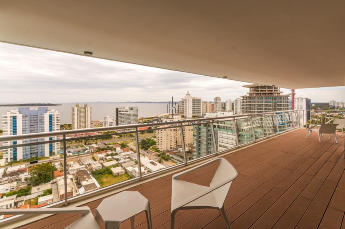 Apartamento ID.753 - Apartamento en venta en Punta del Este ,Piso alto en Mansa