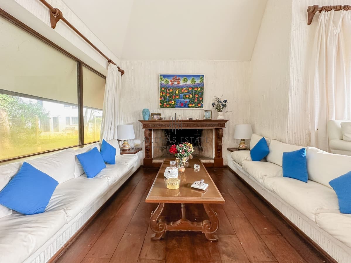 Casa ID.2708 - Hermosa casa en Lugano, 4 dormitorios más dependencia