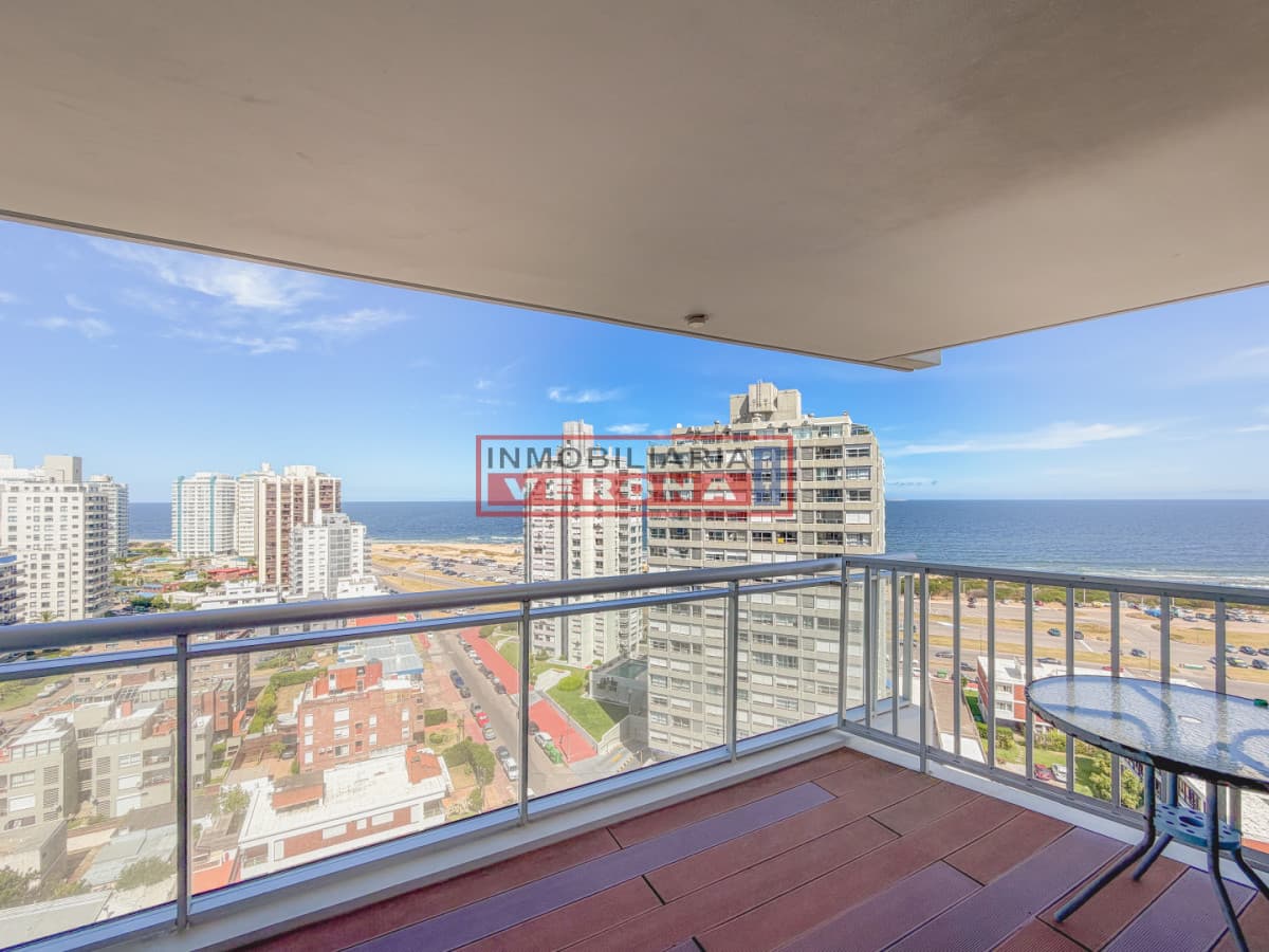 Piso alto en Brava, 2 dormitorios en suite - Inmobiliaria Verona Punta
