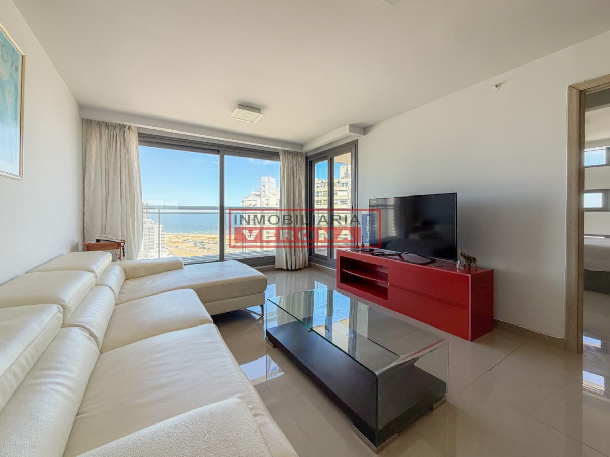 Piso alto en Brava, 2 dormitorios en suite - Inmobiliaria Verona Punta