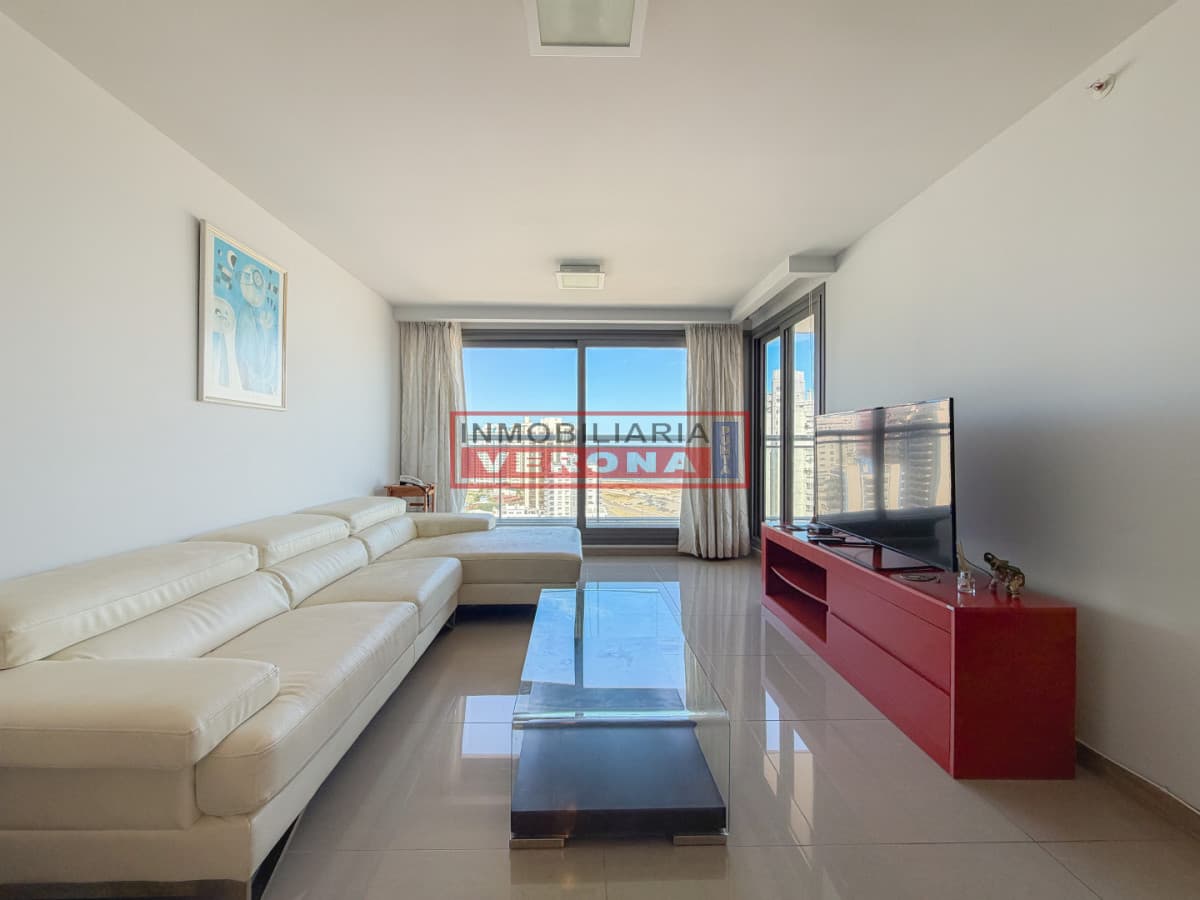 Piso alto en Brava, 2 dormitorios en suite - Inmobiliaria Verona Punta