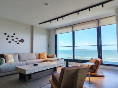 Tres dormitorios en suite en torre de alta gamma  -