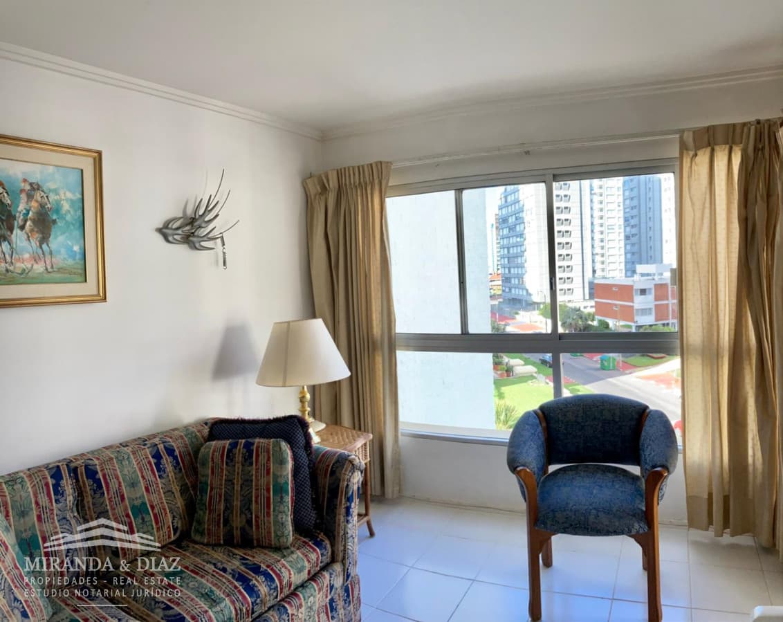 Un dormitorio a pasos del mar