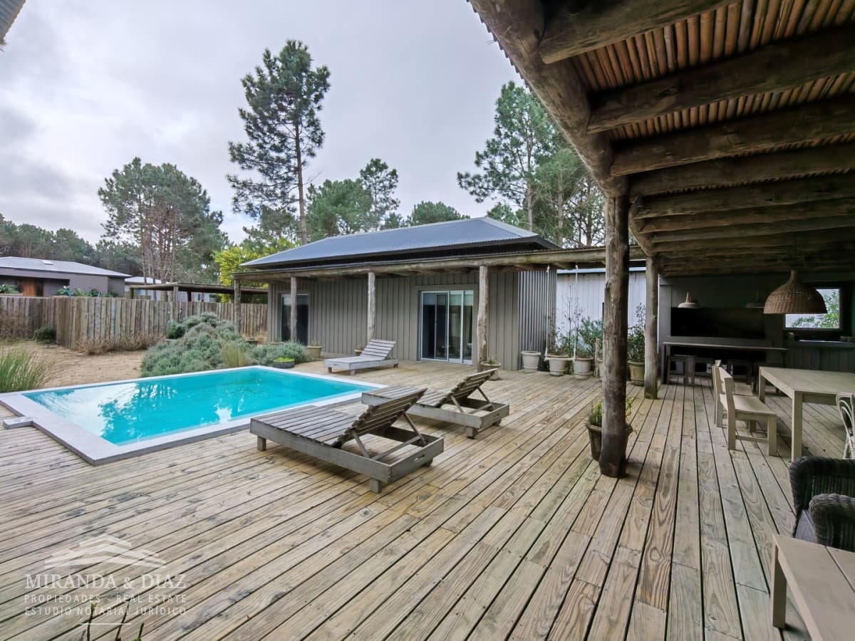 Casa de cuatro dormitorios en Jose Ignacio para venta y alquiler