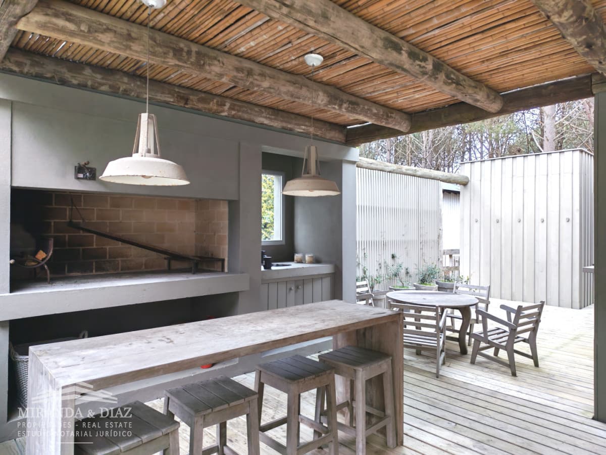 Casa de cuatro dormitorios en Jose Ignacio para venta y alquiler