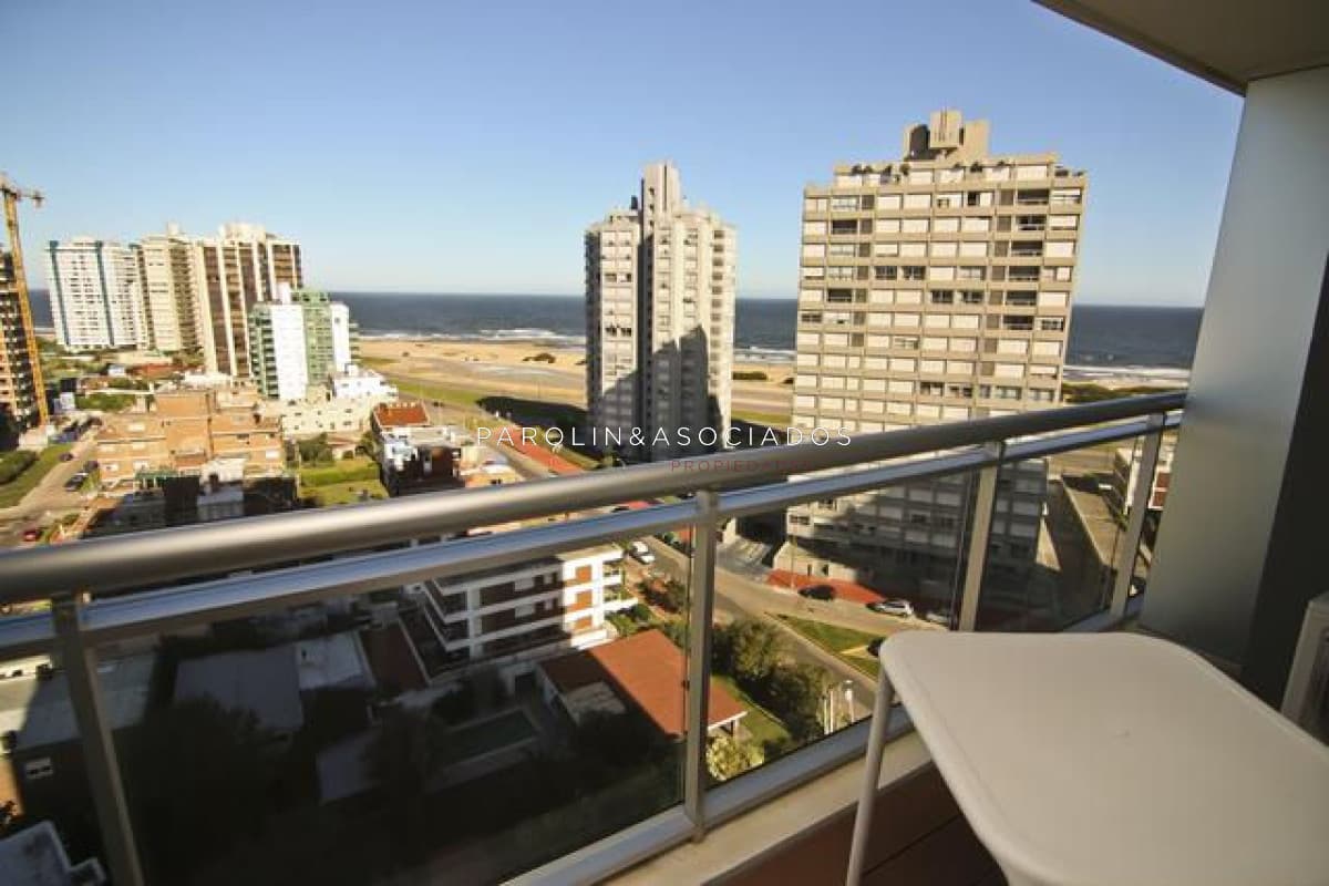Apartamento en venta de 1 dormitorio y medio en Punta del Este.