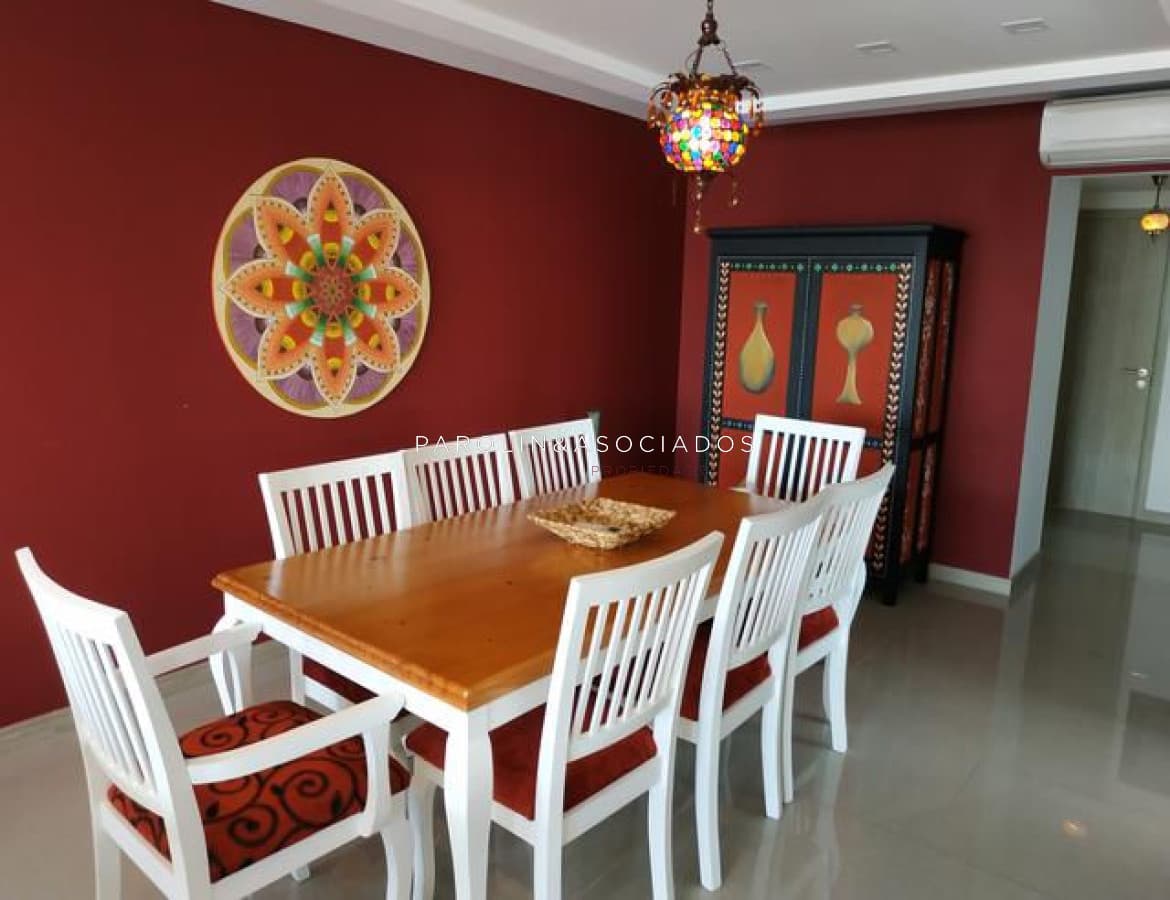 Apartamento en venta con vista a playa Brava, Punta del Este.
