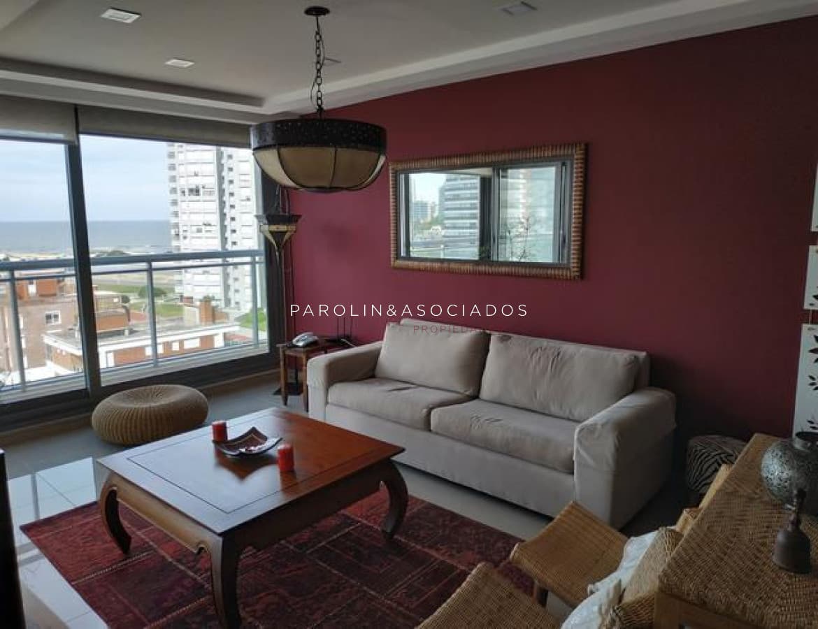 Apartamento en venta con vista a playa Brava, Punta del Este.