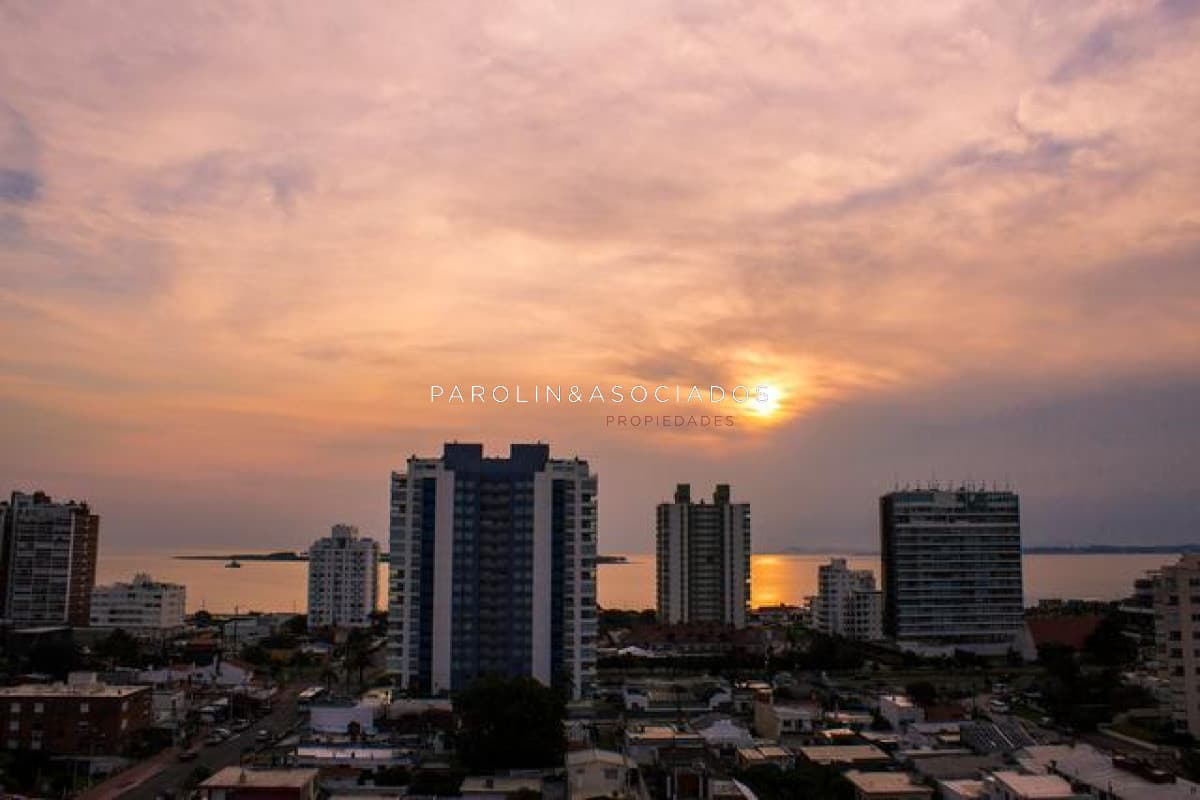 Apartamento en venta de 2 dormitorios en edificio Onix, Punta del Ese