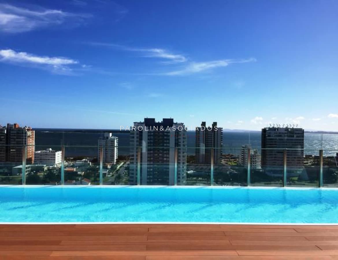 Apartamento en venta de 2 dormitorios en suite, Punta del Este.