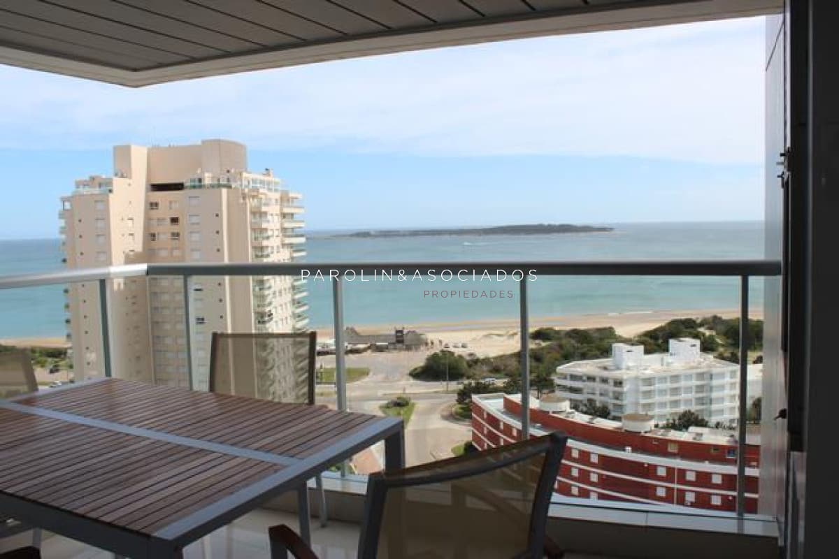 Apartamento en venta de 2 dormitorios frente al mar, Miami Boulevard, Punta del Este.