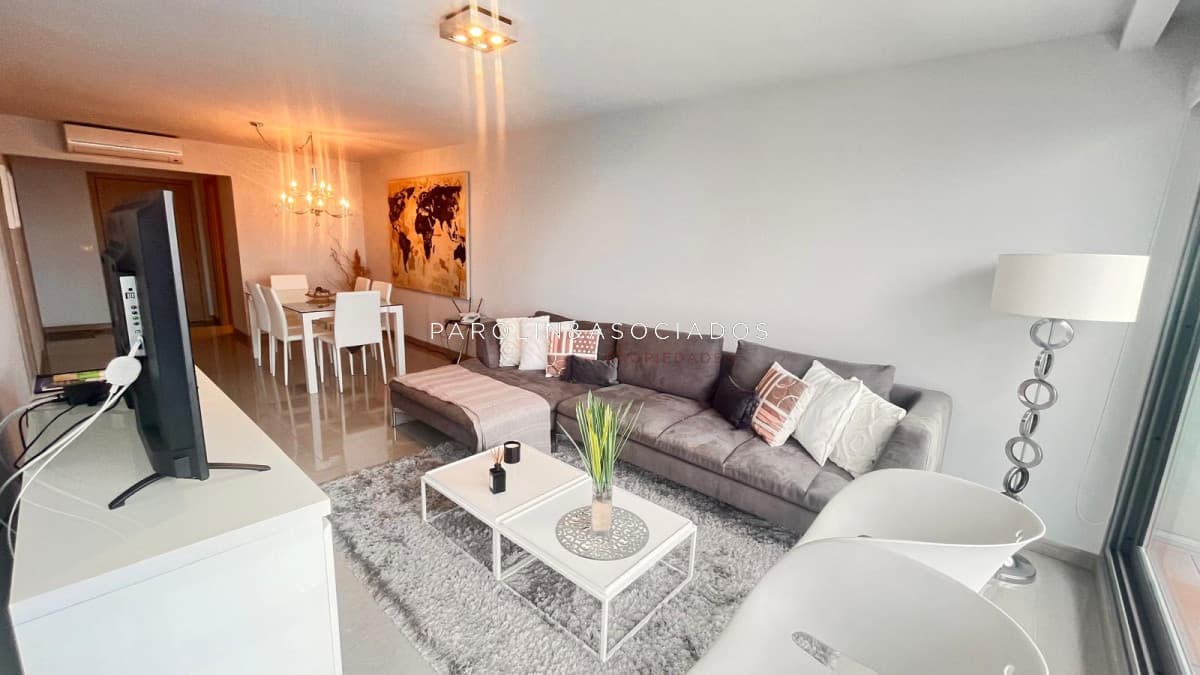 Apartamento en venta de 2 dormitorios en edificio Onix, Punta del Ese