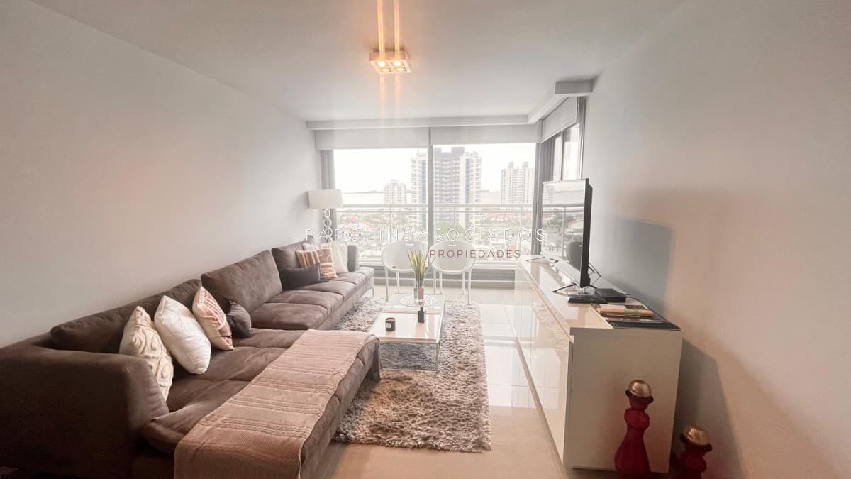 Apartamento en venta de 2 dormitorios en edificio Onix, Punta del Ese