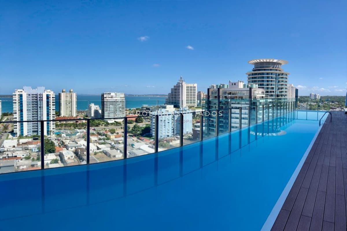 Apartamento en venta de 2 dormitorios en suite, Punta del Este.