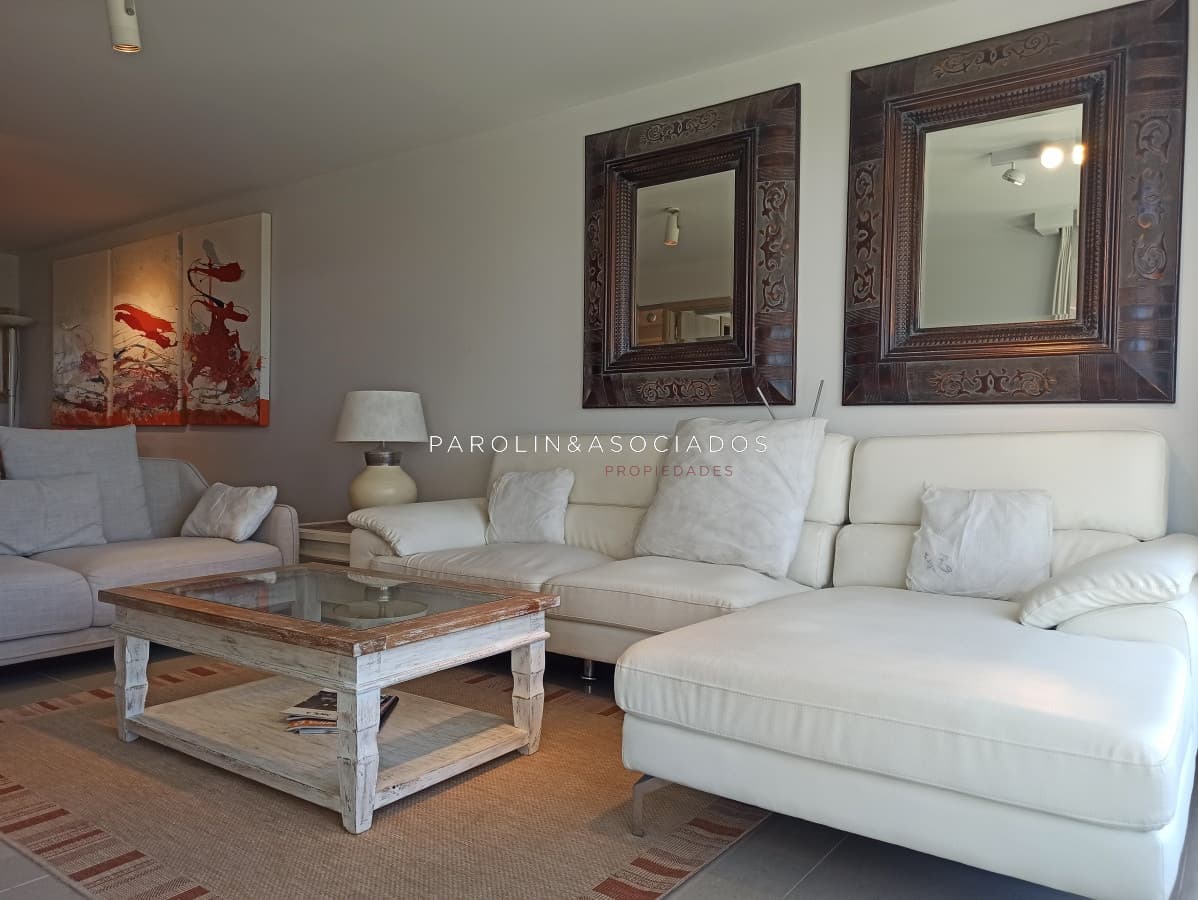 Apartamento en venta de 2 dormitorios en suite, Punta del Este.